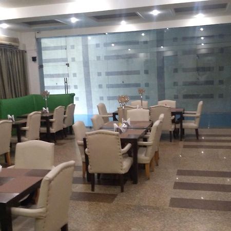 Hotel Bizzotel Gurgaon Exterior photo