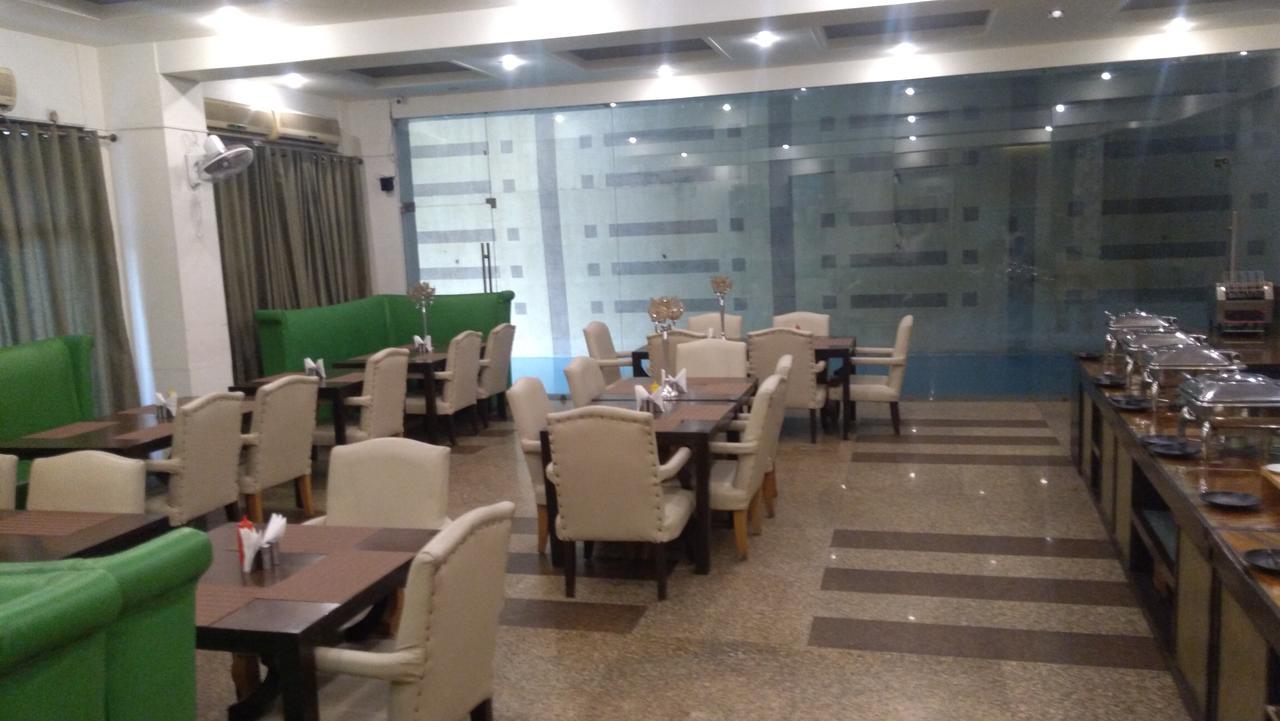 Hotel Bizzotel Gurgaon Exterior photo