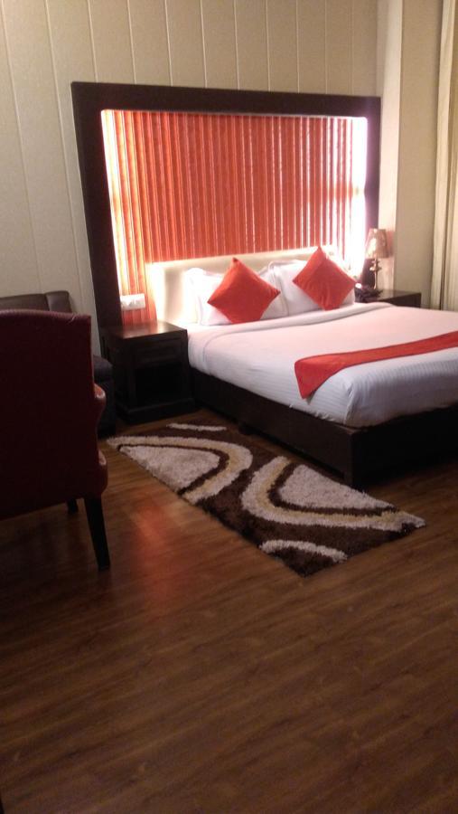 Hotel Bizzotel Gurgaon Exterior photo