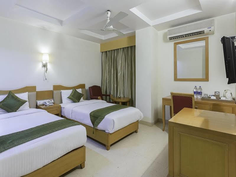 Hotel Bizzotel Gurgaon Exterior photo