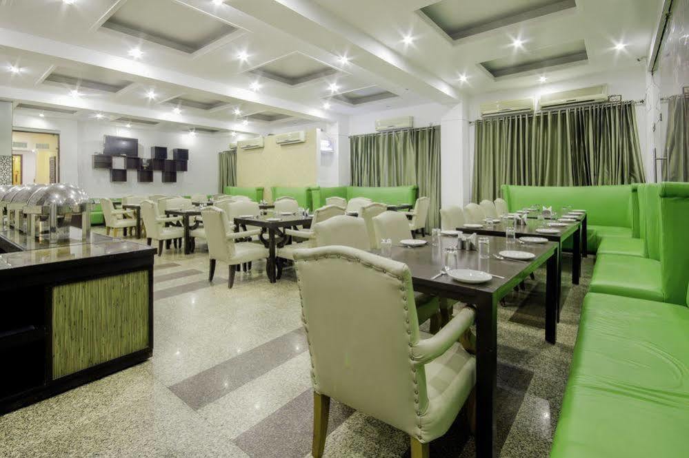 Hotel Bizzotel Gurgaon Exterior photo